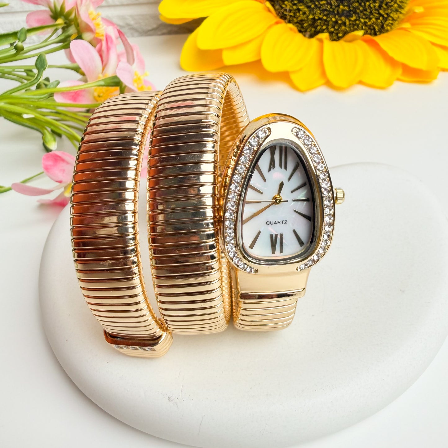Golden Luxe Bracelet Watch ā