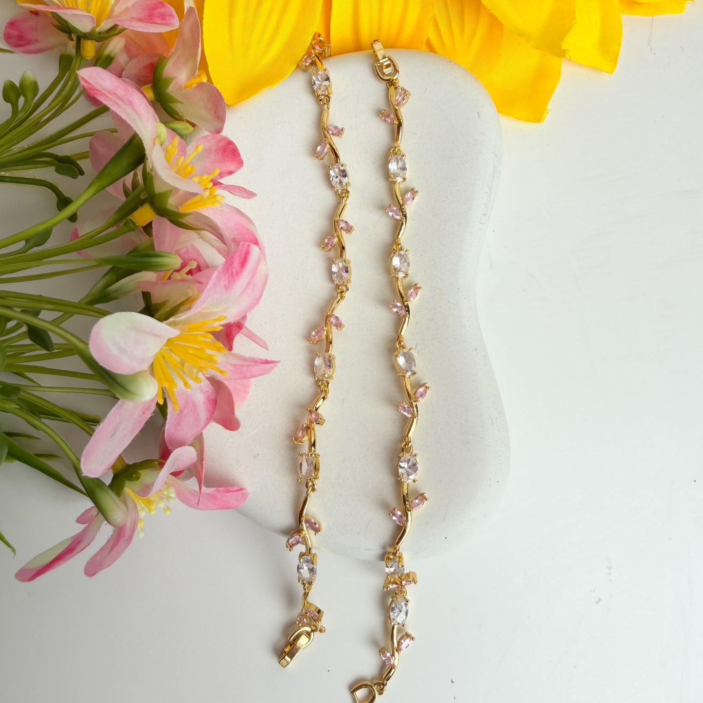 π€ Pearl Tulip Bracelet π·β¨