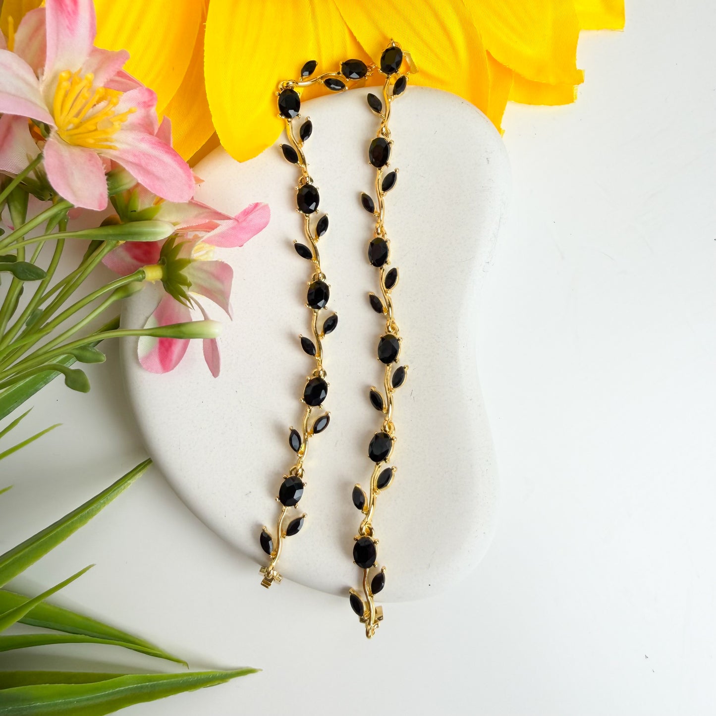 Black Tulip Bracelet 🖤