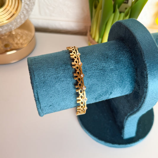 Elegant Gold Floral Bracelet