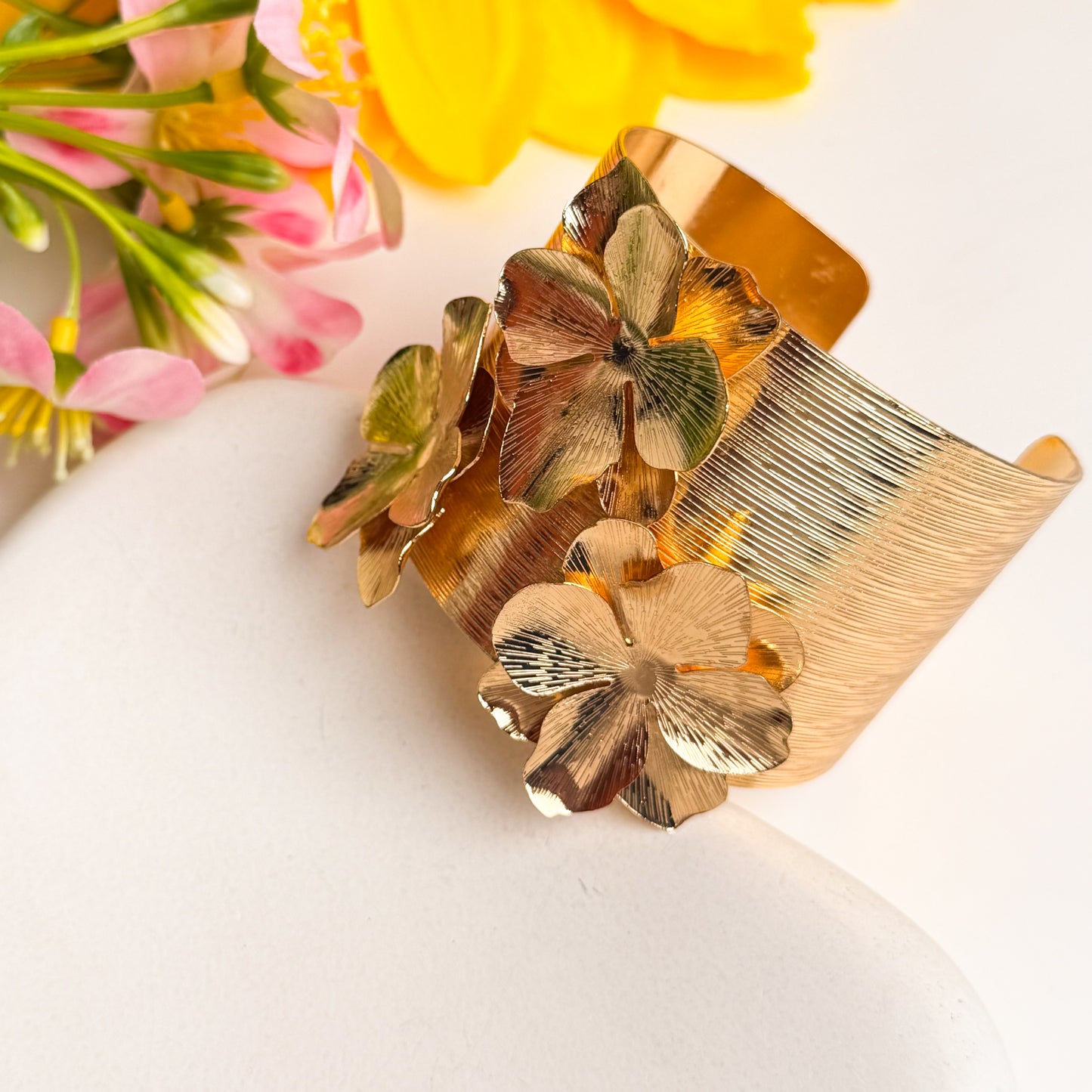 👑 Royal Flower Kada
