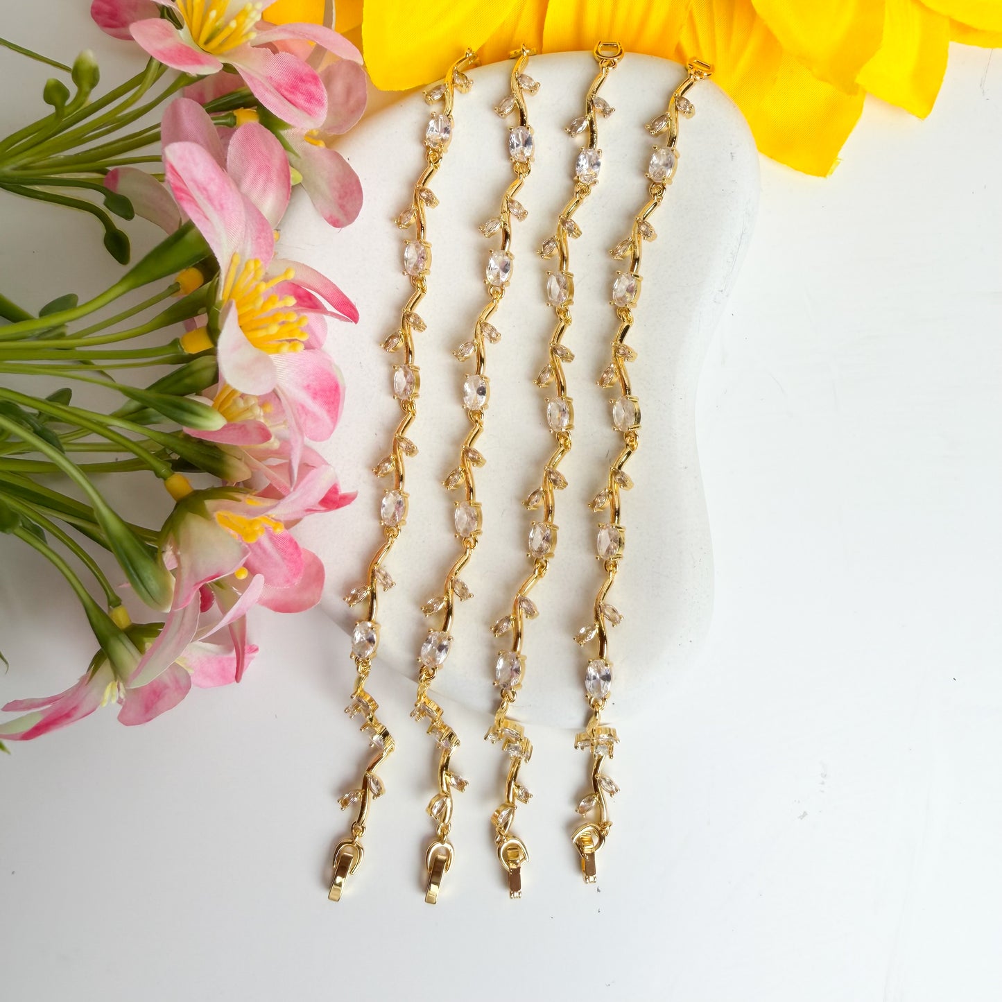 🤍🌷Crystal Tulip Bracelet ✨