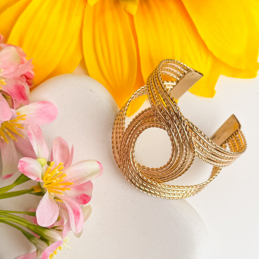 💛 Golden Wave Cuff Bracelet