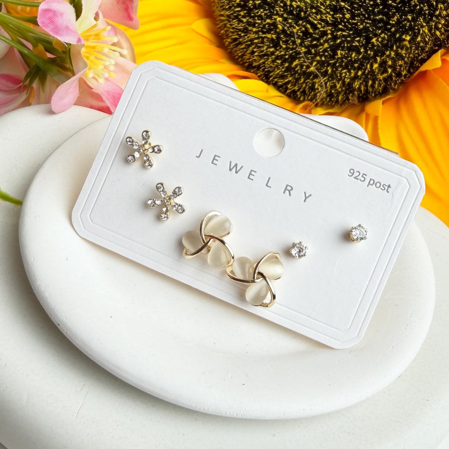 Daisy Pearl Stud Set