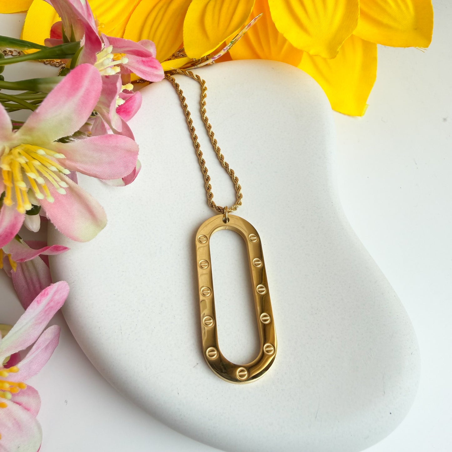 Oval Pendant Necklace 🖤✨